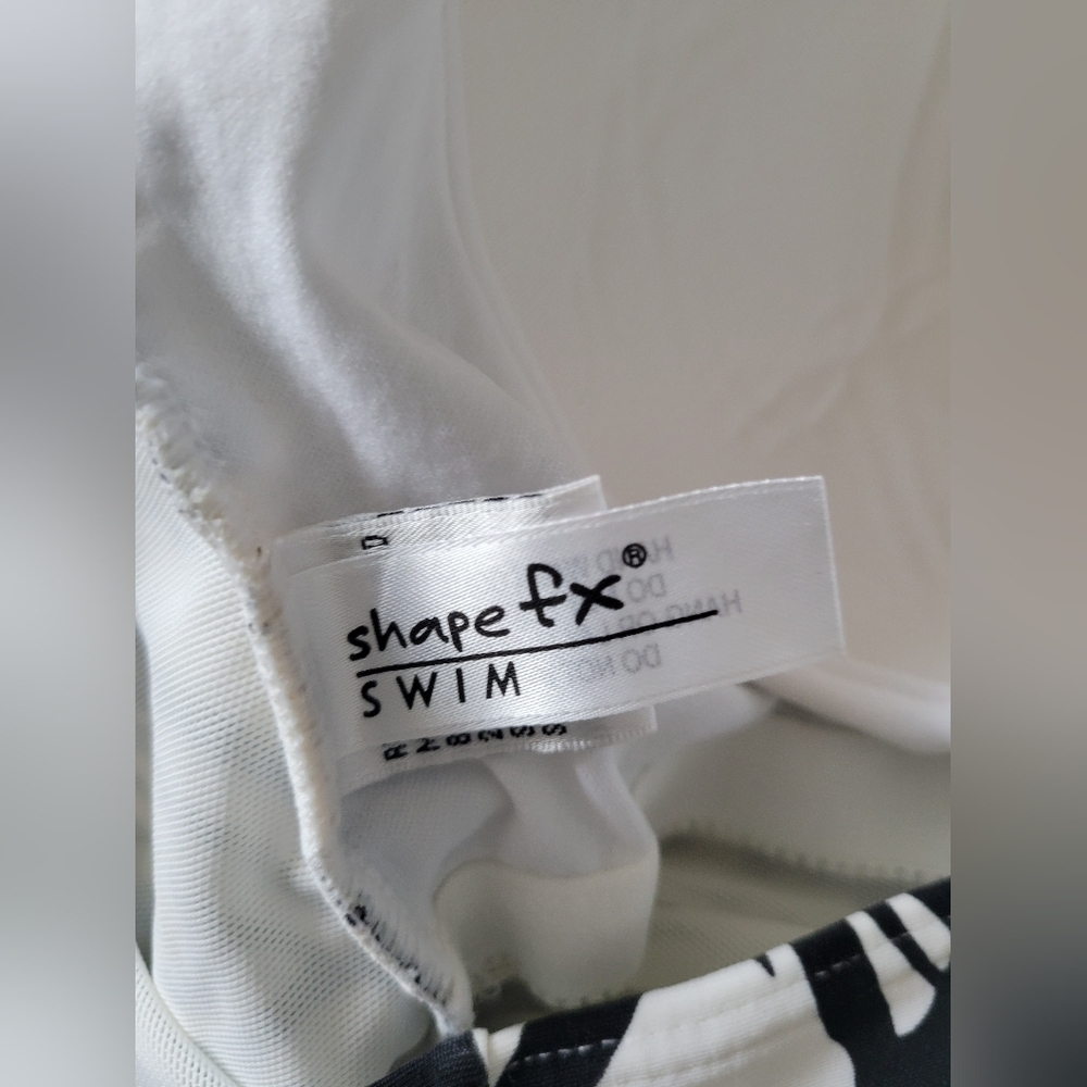 Shape Fx Women's White Black Abstract Halter Padded One-Piece Swimsuit Size 12 - Picture 7 of 8